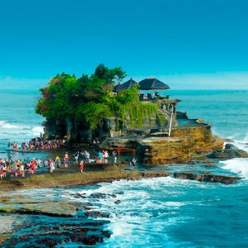 tanah lot temple in bali