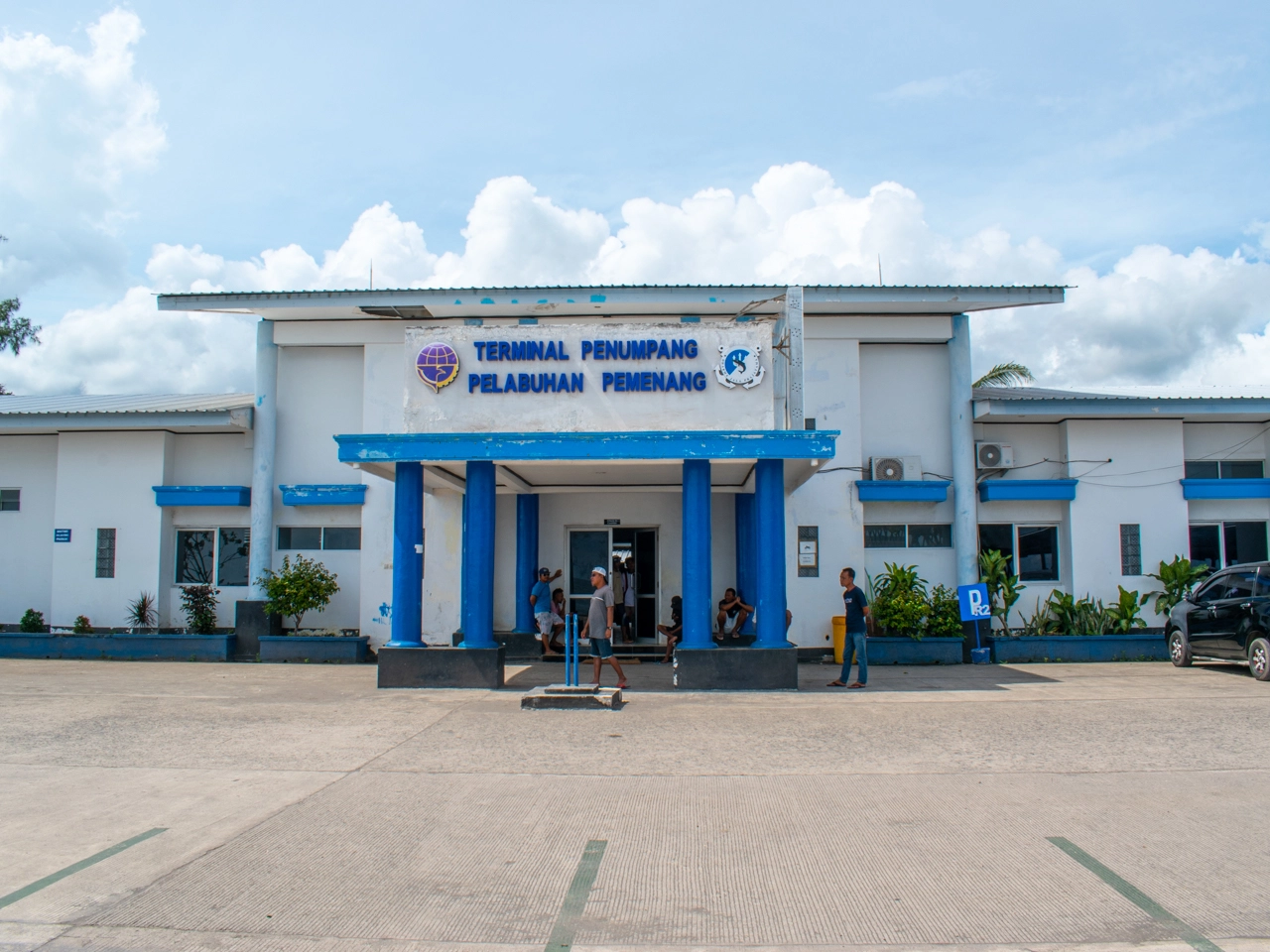 ticket office of bali boats at bangsal harbor