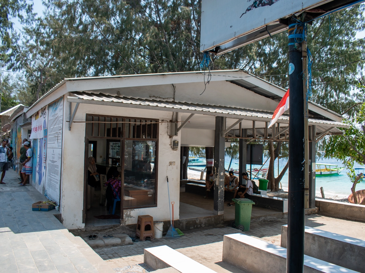public, speed, and fast boat ticket office on gili trawangan