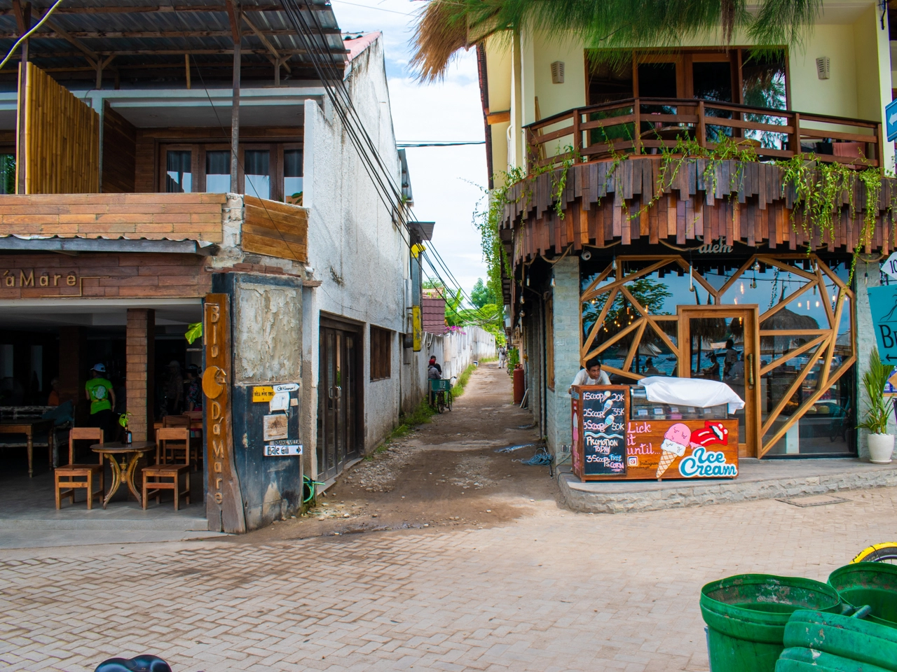 villa kelapa street gili trawangan east entrance