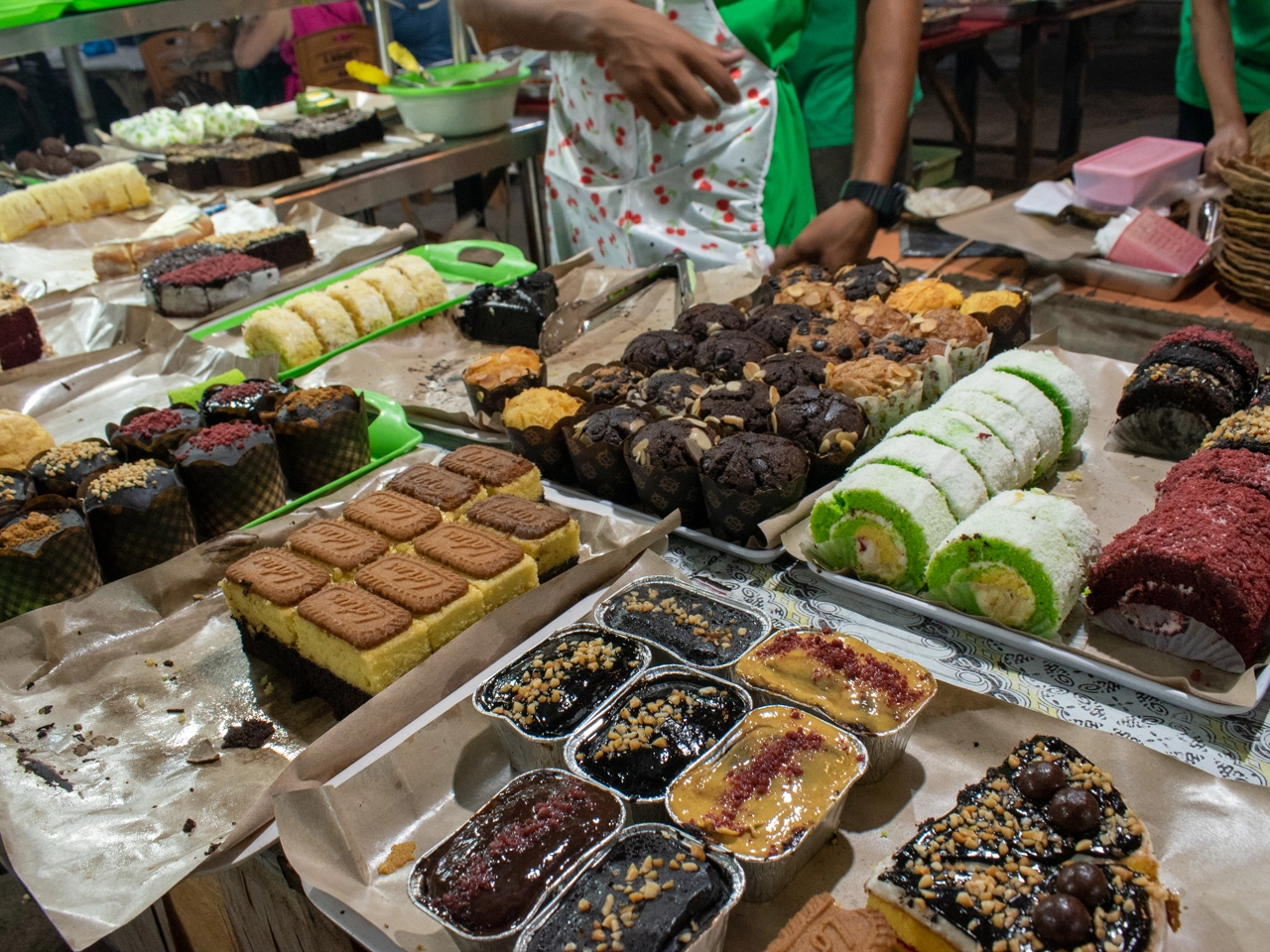 muffins and cupcakes at gili trawangan night market