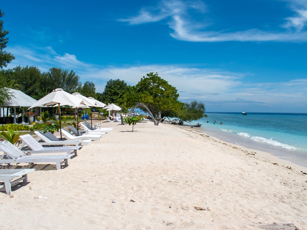 white sand beach on gili trawangan