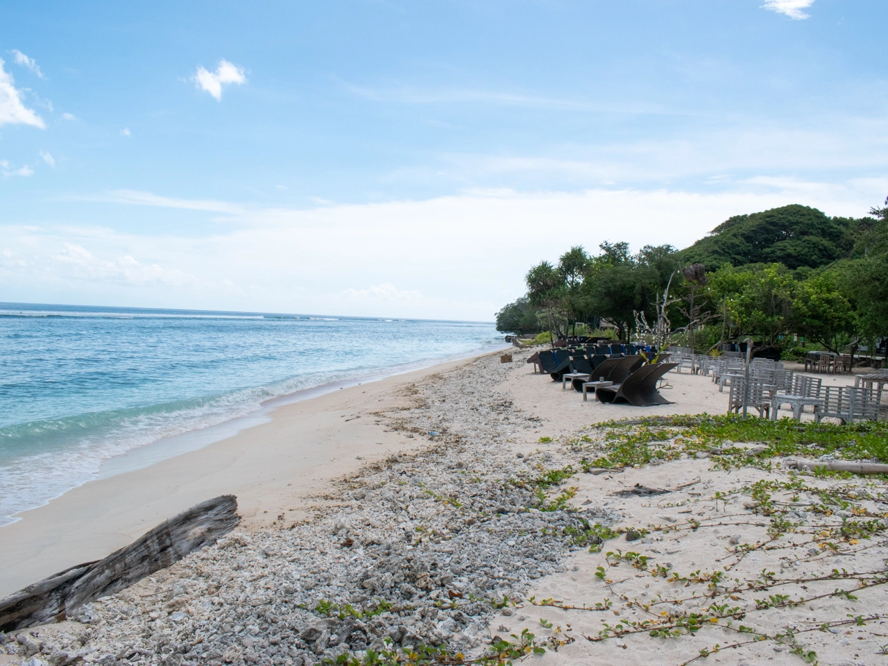other part of the southwest beach on gili trawangan that has sand