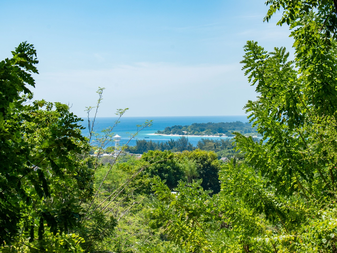 uphill view on gili trawangan
